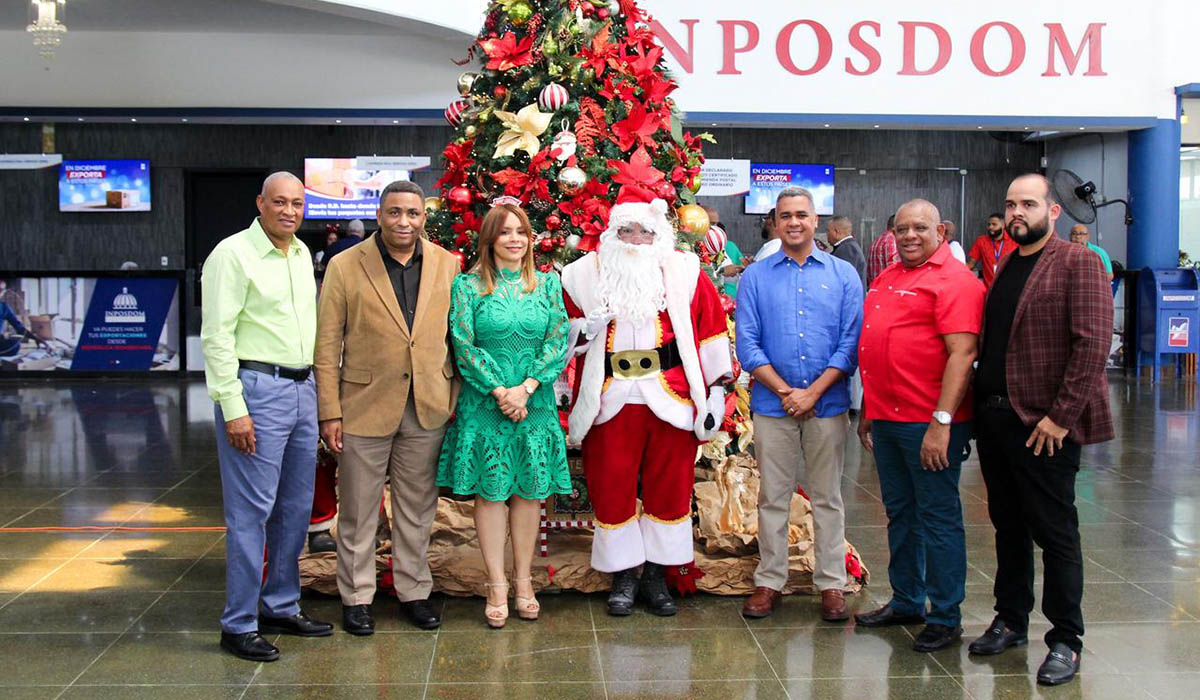 INPOSDOM activa su temporada navideña con el encendido protocolar del árbol institucional