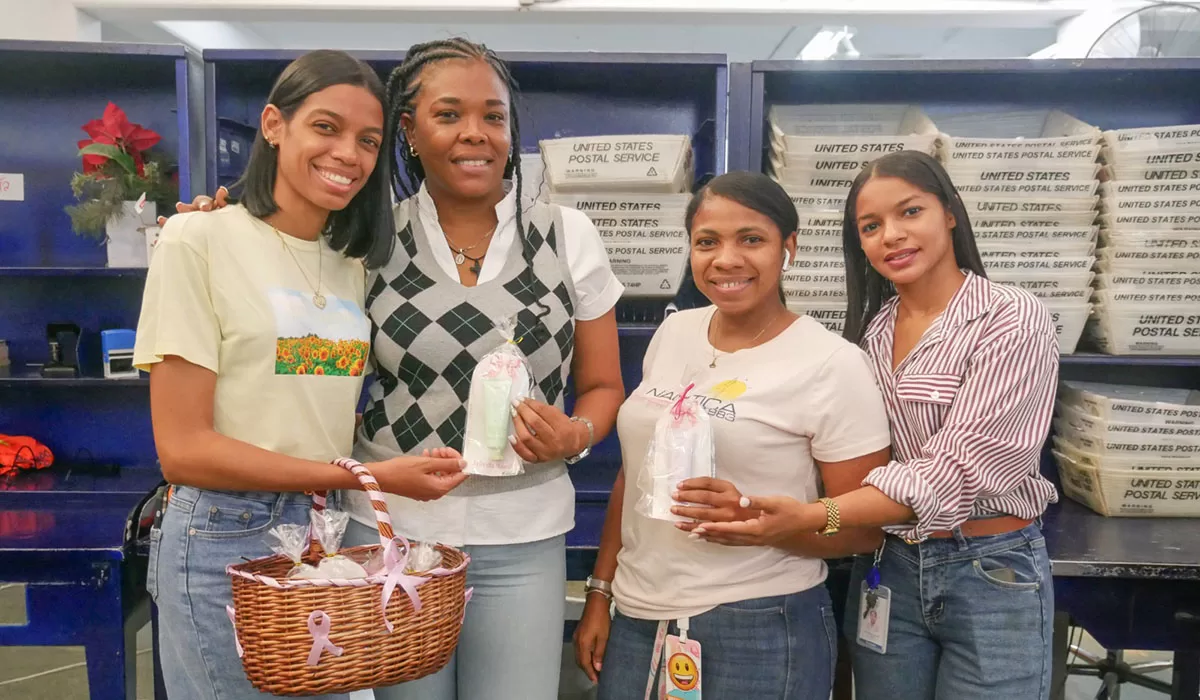 COOPINPOSDOM celebra el Día de las Madres con entrega de detalles a sus afiliadas