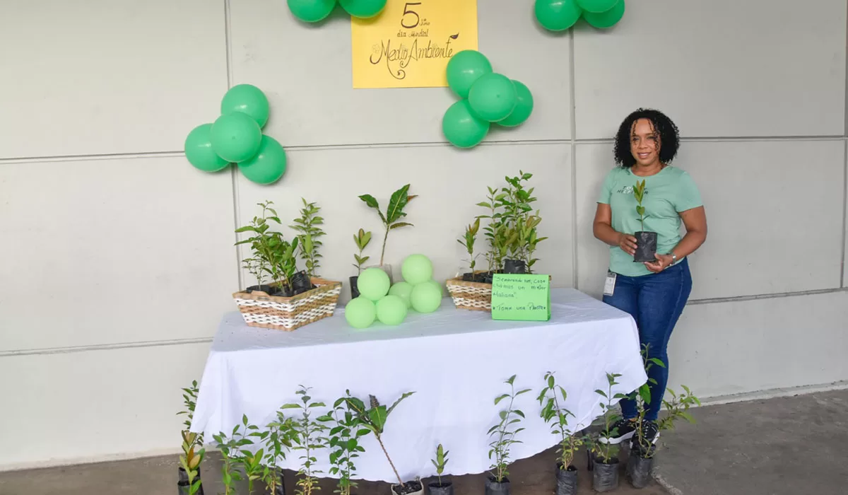 INPOSDOM conmemora el Día Mundial del Medio Ambiente con entrega de plantas a colaboradores